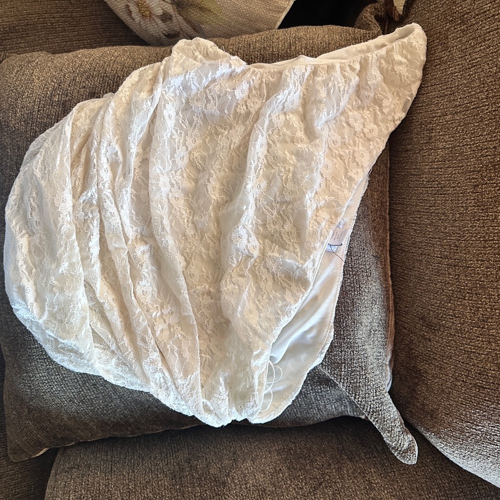 Tilly's White Lace Duvet Cover